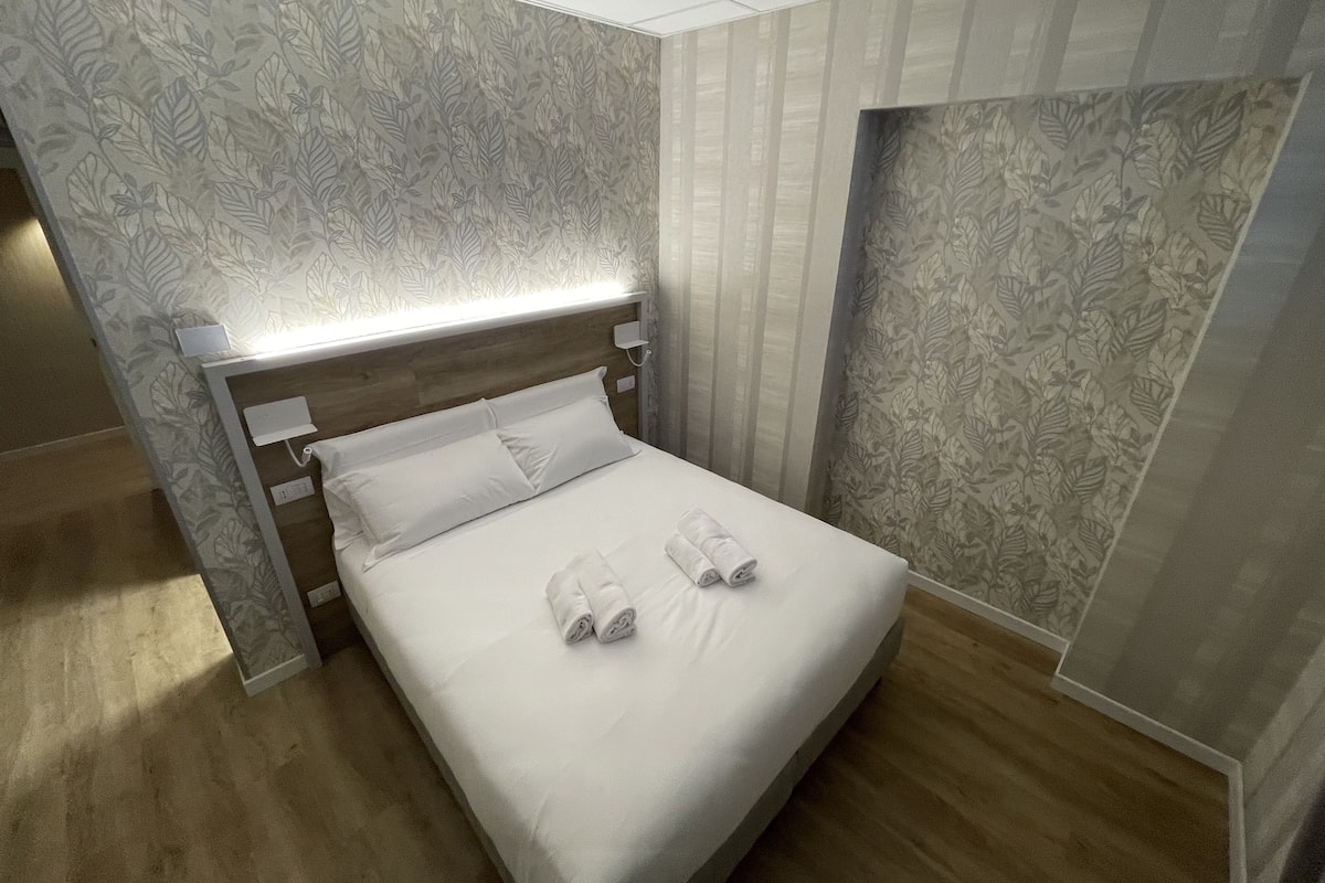 Deluxe Room | 1 bedroom, premium bedding, pillow-top beds, in-room safe
