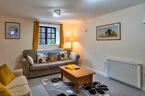 TV - The Lodge at The Cridford Inn (Trusham)