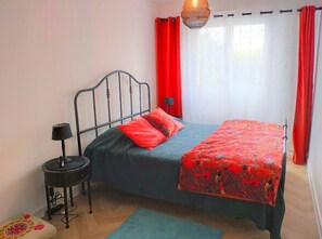 2 bedrooms, iron/ironing board, WiFi