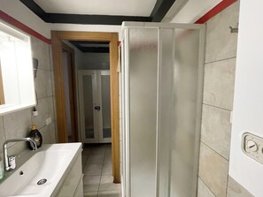 Doccia, asciugacapelli, bidet, asciugamani