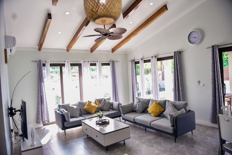 Smart TV. Poolside Paradise in Valele, Ba - 2 Bedroom, 2 Bath Villa