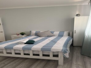 Apartment | 1 bedroom, iron/ironing board, free WiFi, bed sheets - Apartment - Sleeps 2 - Acton Park & Stn Close (London)