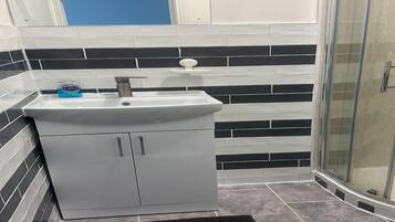 Apartment | Bathroom | Shower, hair dryer, towels