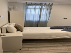 Apartment | 1 bedroom, iron/ironing board, free WiFi, bed sheets - Apartment - Sleeps 2 - Acton Park & Stn Close (London)