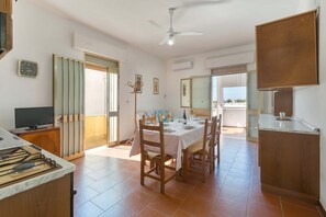 Interior - Casa Iro by BarbarHouse (Torre Lapillo)