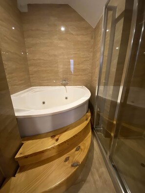 Exclusive Suite, 1 Bedroom | Bathroom | Towels - Suites Machupicchu (Machu Picchu)