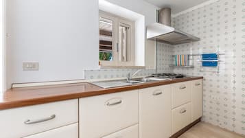 Frigorifero, microonde, macchina per tè/caffè