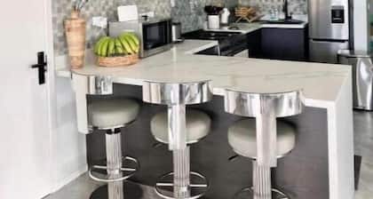 Tropical Garden Retreat in Valele, Ba - 2 Bedroom, 2 Bath Villa