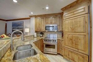 Fridge, microwave, oven, stovetop - Ski In/Ski Out Beaver Creek Residence (Beaver Creek)
