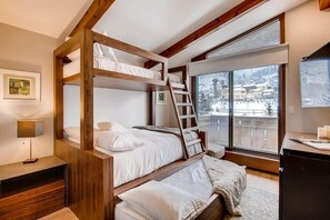 2 bedrooms, iron/ironing board, internet, bed sheets