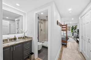 Shower, hair dryer - Luxury Location | Gondola Access & Walkable Town (Avon)