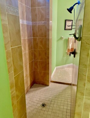 Jetted bath, hair dryer, towels, soap - Spacious 4BD/4BA Dream Villa w/LRG Backyard in PSL  (Port St. Lucie)