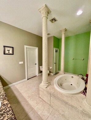 Jetted bath, hair dryer, towels, soap - Spacious 4BD/4BA Dream Villa w/LRG Backyard in PSL  (Port St. Lucie)