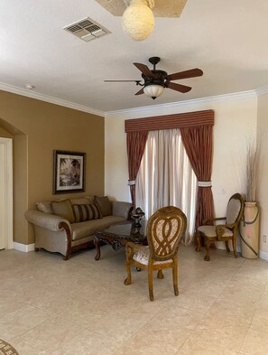 Smart TV - Spacious 4BD/4BA Dream Villa w/LRG Backyard in PSL  (Port St. Lucie)