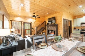 Dining - Brand New Smoky Mountain Cabin (Sevierville)