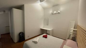 1 camera, ferro/asse da stiro, Wi-Fi gratuito, lenzuola