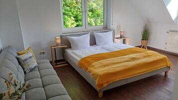 3 bedrooms, desk, soundproofing, free WiFi