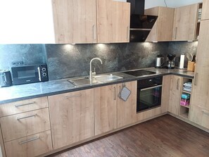 Refrigerador, microondas, horno, placa de cocina