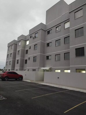 Exterior - AP Novo, Equipado Para até 9 Pessoas (Vila dos comerciários Paranaguá)