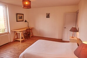 2 bedrooms, WiFi, bed sheets