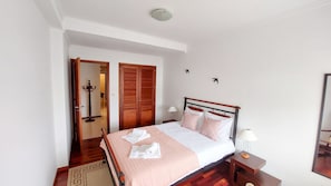 3 bedrooms, WiFi, bed sheets