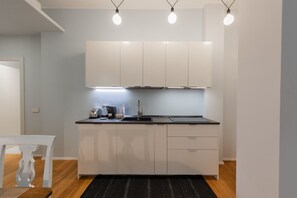 Kühlschrank, Ofen, Herdplatte, Geschirrspüler