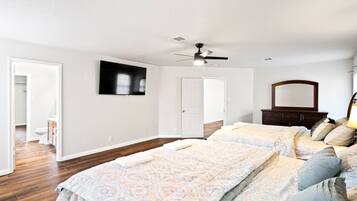 3 habitaciones, tabla de planchar con plancha, wifi y ropa de cama