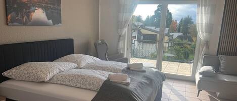 House | 4 bedrooms, free WiFi, bed sheets