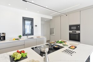 Frigorifero, microonde, forno, lavastoviglie