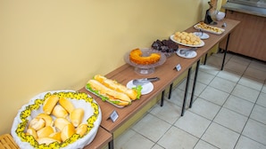 Tägliches großes Frühstück gegen Gebühr