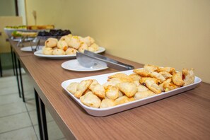 Daily full breakfast for a fee - Prestige Manaus Hotel (Manaus)