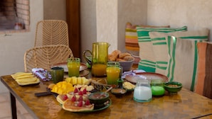 A breakfast table with various food items and drinks. - Riad Alena Marrakech (Marrakech)