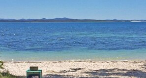 Una spiaggia nelle vicinanze