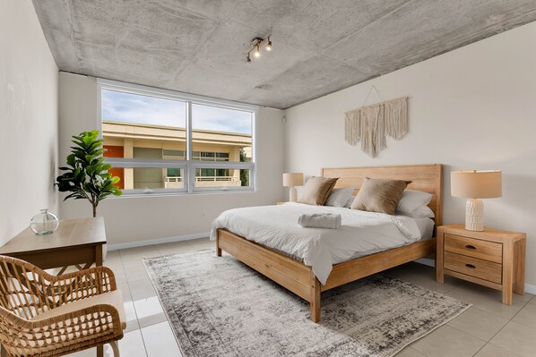 2 Schlafzimmer, Schreibtisch, Bügeleisen/Bügelbrett, Reisekinderbett