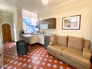 Lobby sitting area - Casa Condesa Amatlan 84 (Mexico City)