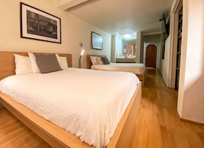 Habitación Deluxe | Ropa de cama de alta calidad, edredón y camas Select Comfort
