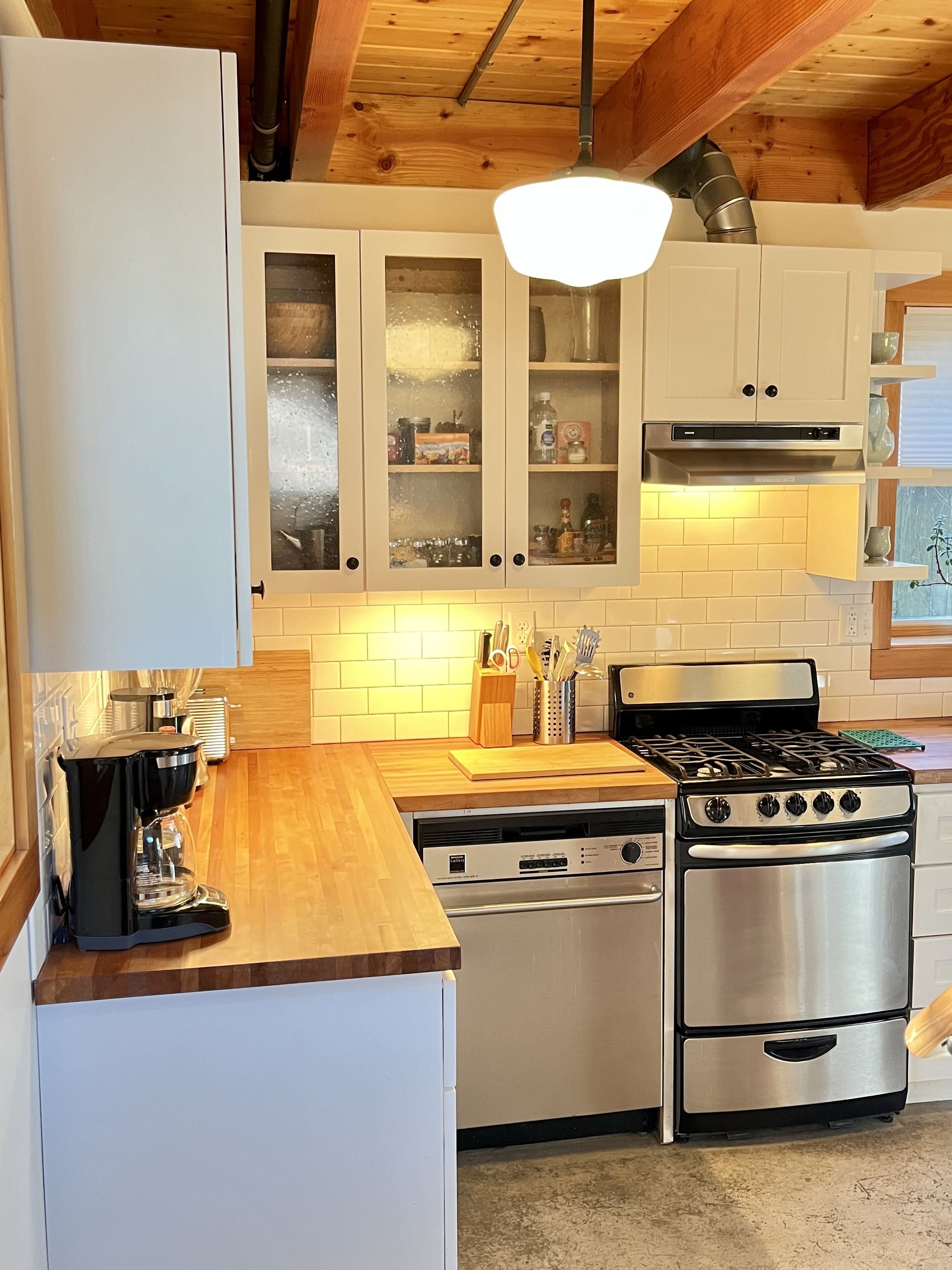 Fridge, oven, stovetop, dishwasher