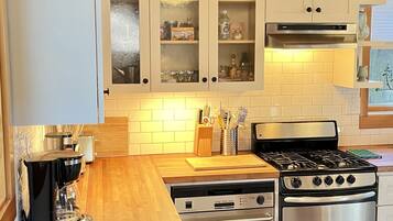 KĂŒhlschrank, Ofen, Herdplatte, GeschirrspĂŒler