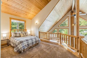 4 bedrooms, desk, iron/ironing board, travel crib - COZY-A-Frame Mountain Getaway!Easy Access/HotTub-GmRm-Winter - Sun Fun (Cle Elum)