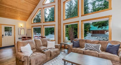 COZY-A-Frame Mountain Getaway!Easy Access/HotTub-GmRm-Winter - Sun Fun