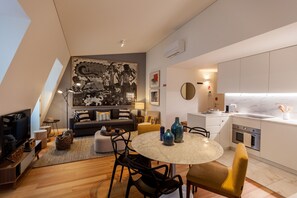 TV - FLH Chiado Stylish Flat (Lisbon)