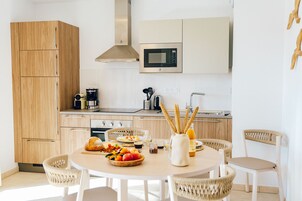 Apartment, 2 Schlafzimmer, Balkon | Eigene Kochnische | Kühlschrank, Ofen, Herdplatte, Geschirrspüler