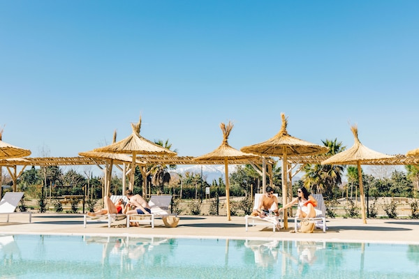 Piscina stagionale all'aperto, lettini