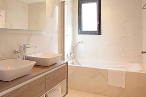Villa, 1 Bedroom, Terrace | Bathroom | Hair dryer, towels, toilet paper - Résidence Pierre & Vacances Premium Domaine du Golfe du Lion (Saint-Cyprien)