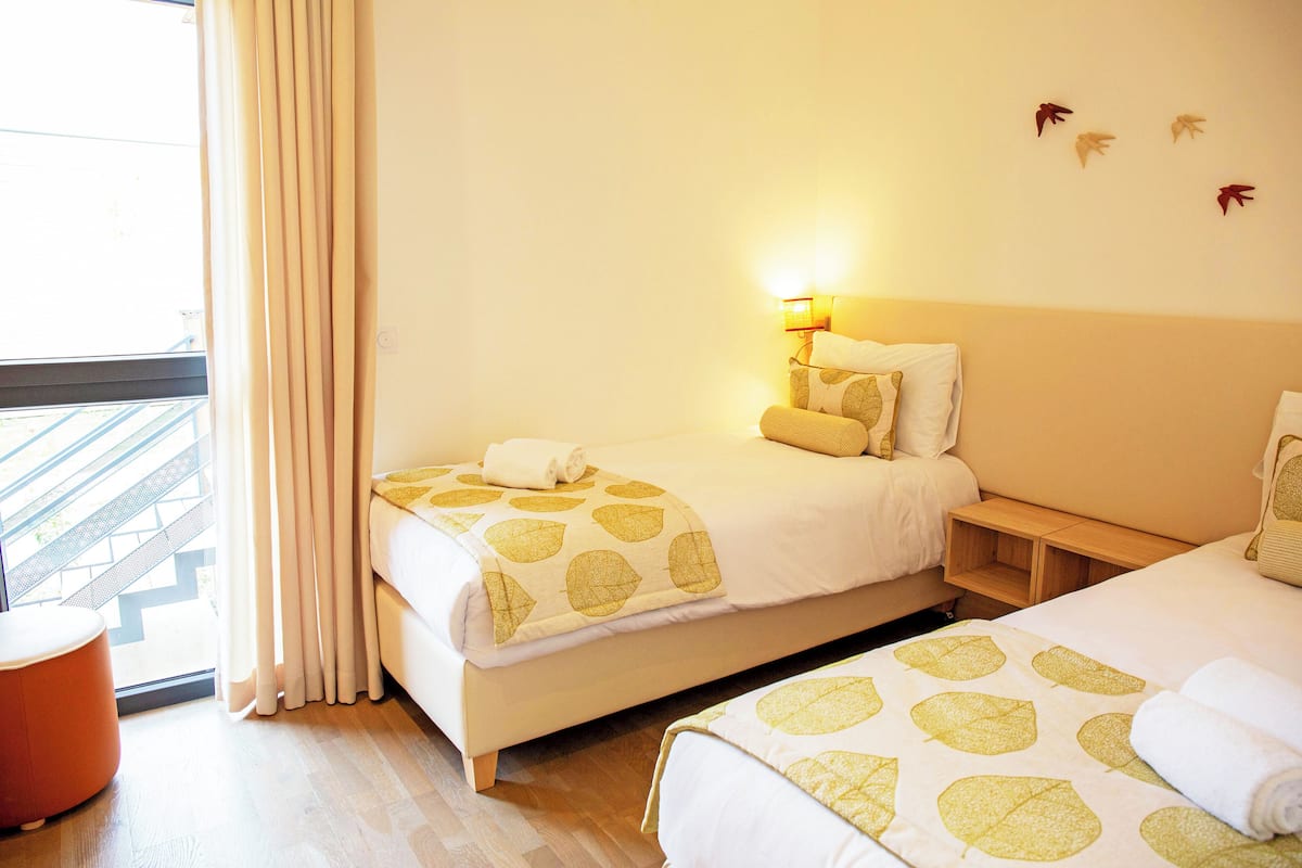2 bedrooms, in-room safe, free cribs/infant beds, free WiFi