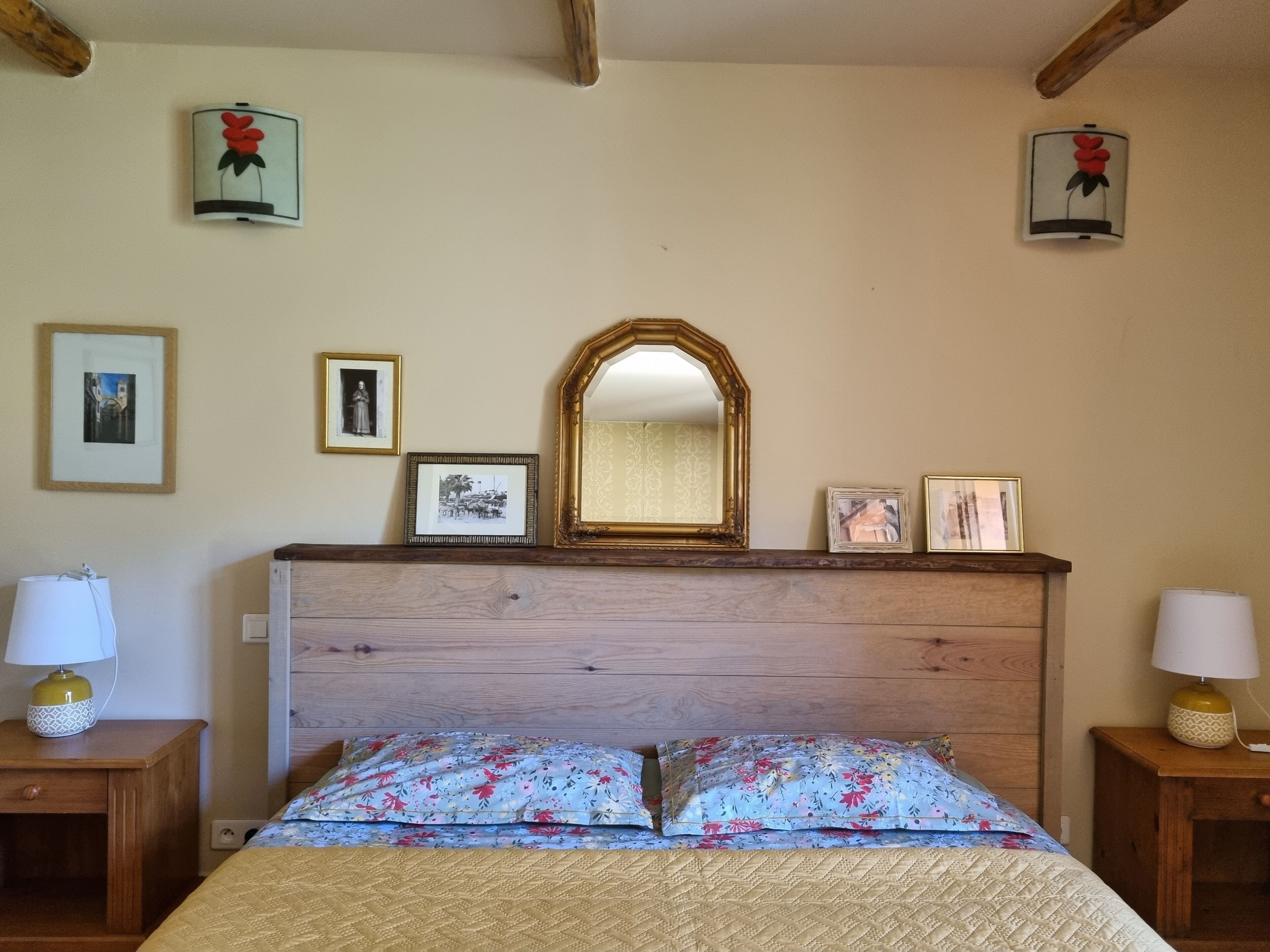 Standard Room | 1 bedroom, individually decorated, individually furnished, desk