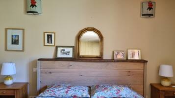 Standard Room | 1 bedroom, individually decorated, individually furnished, desk