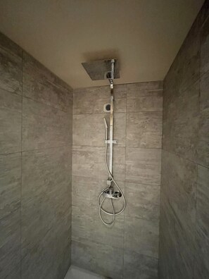 Standard Room | Bathroom | Free toiletries, hair dryer, bathrobes - Barraconu (Porto-Vecchio)