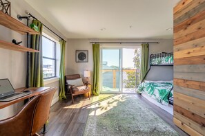 2 bedrooms, desk, iron/ironing board, free WiFi - The Bright, Sunny Beach Tower House (New Smyrna Beach)