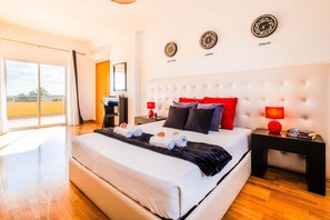5 bedrooms, iron/ironing board, free WiFi - Villa w/ Heatable Pool and Jacuzzi in Carvoeiro (Carvoeiro)